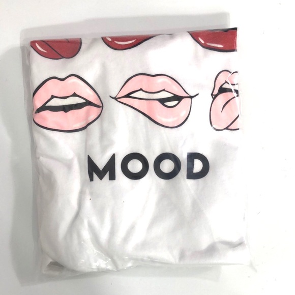 Great Lips Graphic Tee - Picture 3 of 3